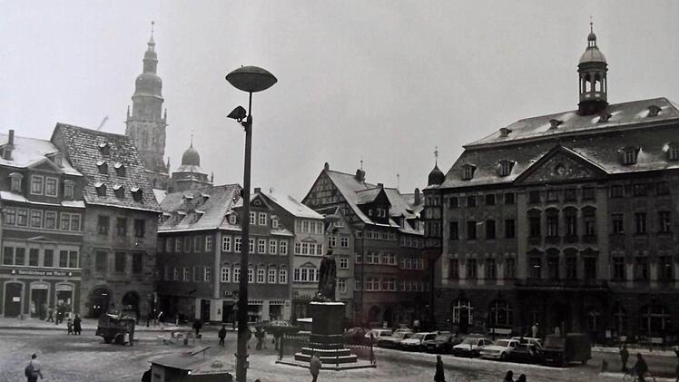 Wer erinnert sich noch an die Kandelaber auf dem Coburger Marktplatz?Foto: Archiv