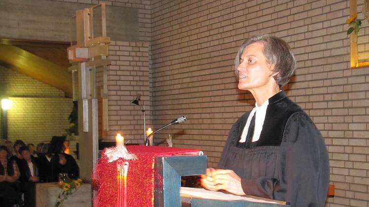 Pfarrerin Andrea Sterzinger bei ihrer ersten Predigt in der Lukaskirche. Foto: Martin Koch
