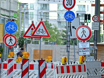 Schilder, Regelung, Werktags
