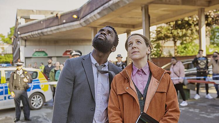 Zwei Menschen sind von einem Londoner Hochhaus gest&uuml;rzt und niemand wei&szlig;, warum.  Sonderermittlerin Sarah Collins (Gemma Whelan) und ihr Kollege Steve Bradshaw (Jimmy Akingbola) ermitteln.