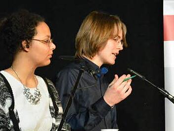 Malin Makinya (Olympia-Morata-Gymnasium Schweinfurt) und Julius Nebel (Clavius-Gymnasium Bamberg) beim Wettbewerb "Jugend debattiert"  Foto: Björn Hein