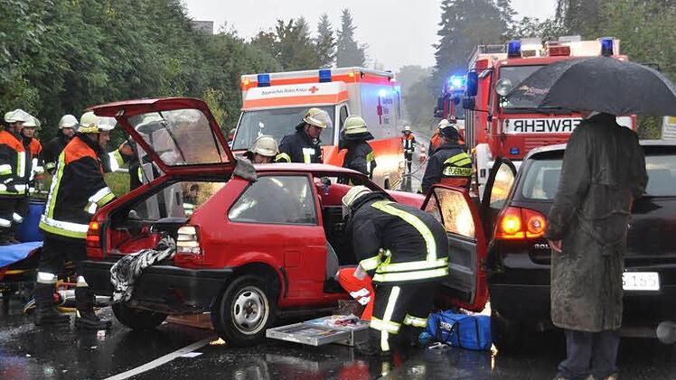 Gaffer am Unfallort - auch das empfinden manche Helfer als Form der Gewalt. Foto: Archiv