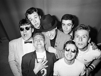 Die Band Madness brachte den Ska Anfang der 80-er auch in deutsche Wohnzimmer. In Großbritannien ist die Band aus der Arbeiterklasse indes eine nationale Institution, die sogar zum Thronjubiläum der Queen auf dem Dach des Buckingham Palace aufspielte.