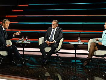 Markus Lanz Markus Lanz (links) stritt im ZDF-Talk mit Tino Chrupalla und Sahra Wagenknecht.