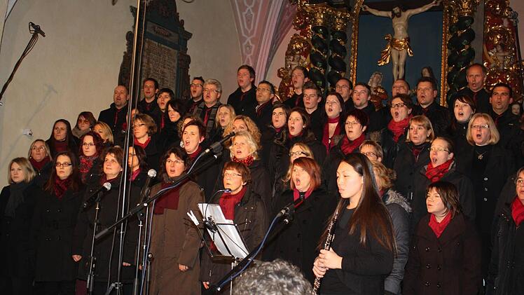 Die Sänger von "Choralle" berührten die Zuhörer beim Weihnachtskonzert.  Foto: Sonja Werner