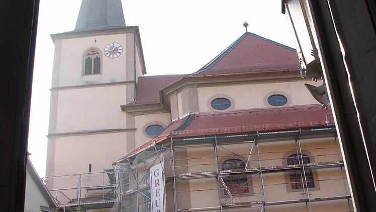 Am Mittwoch-Morgen vor dem Abbau des Gerüstes. Foto: Carmen Schmitt