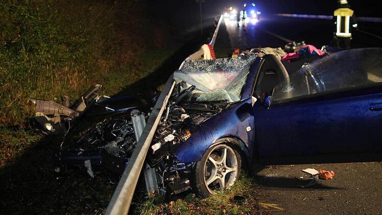 Ein schrecklicher Unfall hatte sich am 22. Dezember 2013 auf der A 3 bei Schlüsselfeld ereignet. Damals waren zwei Insassen des Unfallfahrzeugs getötet worden. Der Fahrer hatte Drogen im Blut: Er musste sich gestern vor dem Amtsgericht Bamberg verantworten.  Foto: News5/Grundmann