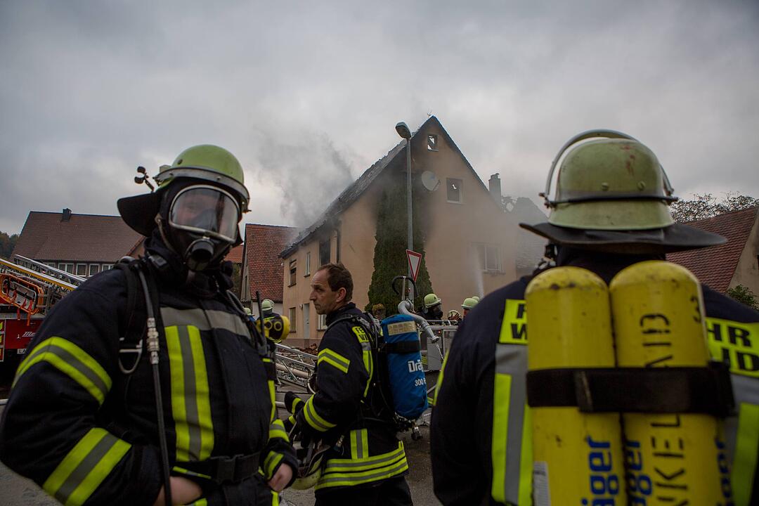 Wohnhausbrand bei Altdorf fordert Feuerwehr