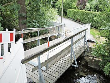 Die Fußgängerbrücke am "Streitmühlbach" in Verlängerung des Egerländer Weges soll noch in diesem Jahr vom gemeindlichen Bauhof grundlegend erneuert werden. Foto: Werner Reißaus
