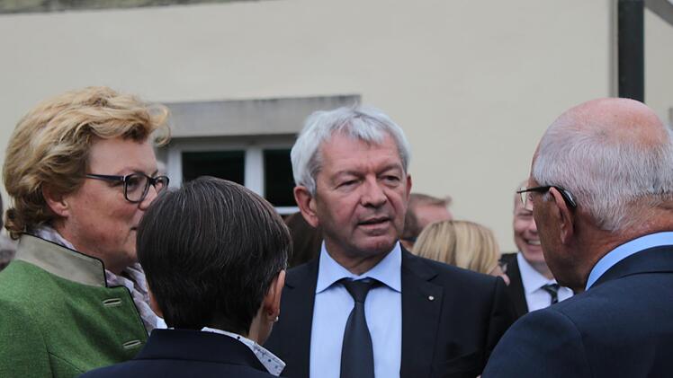 Monika Hohlmeier (l.) im Gespräch mit Heidrun Piwernetz, Johann Kalb, Günther Denzler  und Helmut Krämer. Foto: Carmen Schwind