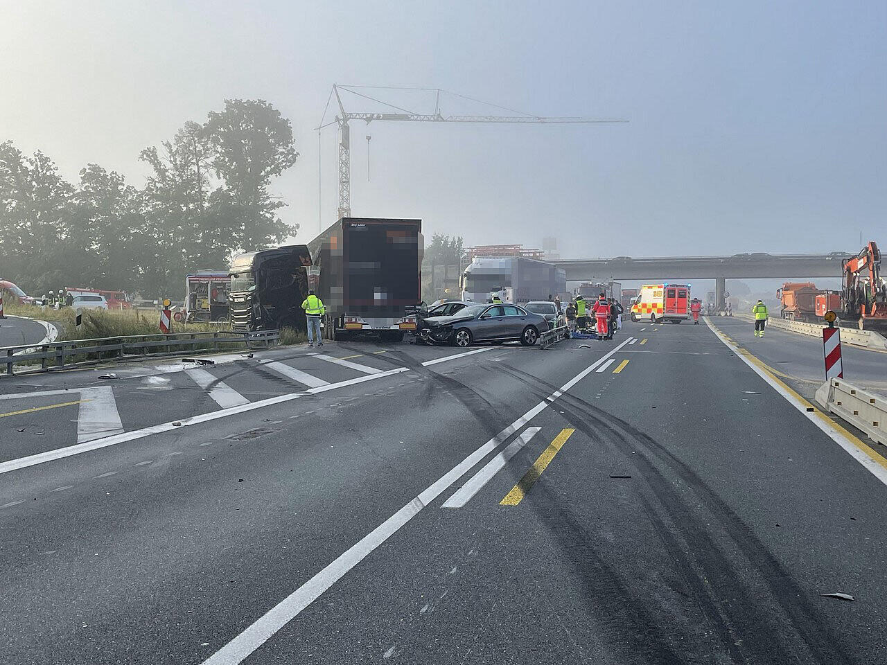 Lkw Durchbricht Mittelleitplanke Auf A3 Elf Verletzte Darunter Vier Kinder Bei Unfall Nahe Erlangen