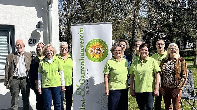 Das aktuelle Vorstandsteam des OGV (von links) Hubert T&ouml;pfer, Tina Wiesner, Christa Wiesner, Monika Wiesner, Gabriele Friedrich, Erika Ankenbrand, Kathrin Romeis-Merten, Sonja Spahn, Uwe Romeis, Sieglinde Brandt. Auf dem Foto fehlen Claudia Dorn u...