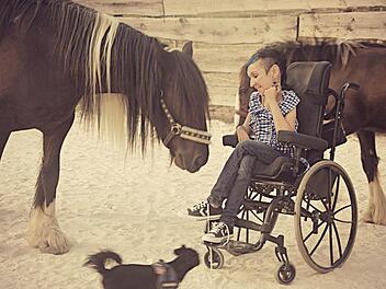 Tina mit ihren Pferden. Quelle: privat