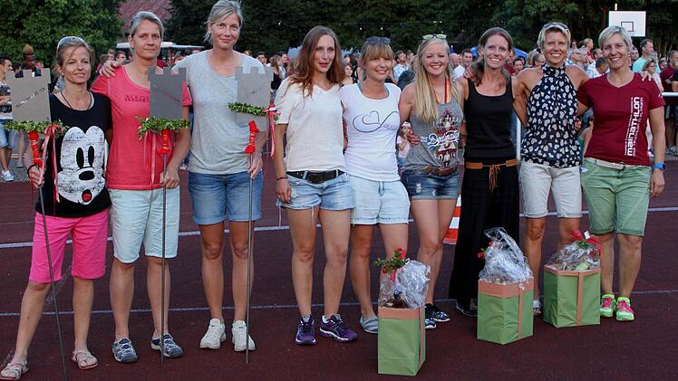 Mannschaftssieger bei den Damen wurden die Teams "Die flotten Schwestern" (links), "Team auf uns" (Mitte) und die "Pilatierenden Shoulderbridschn".