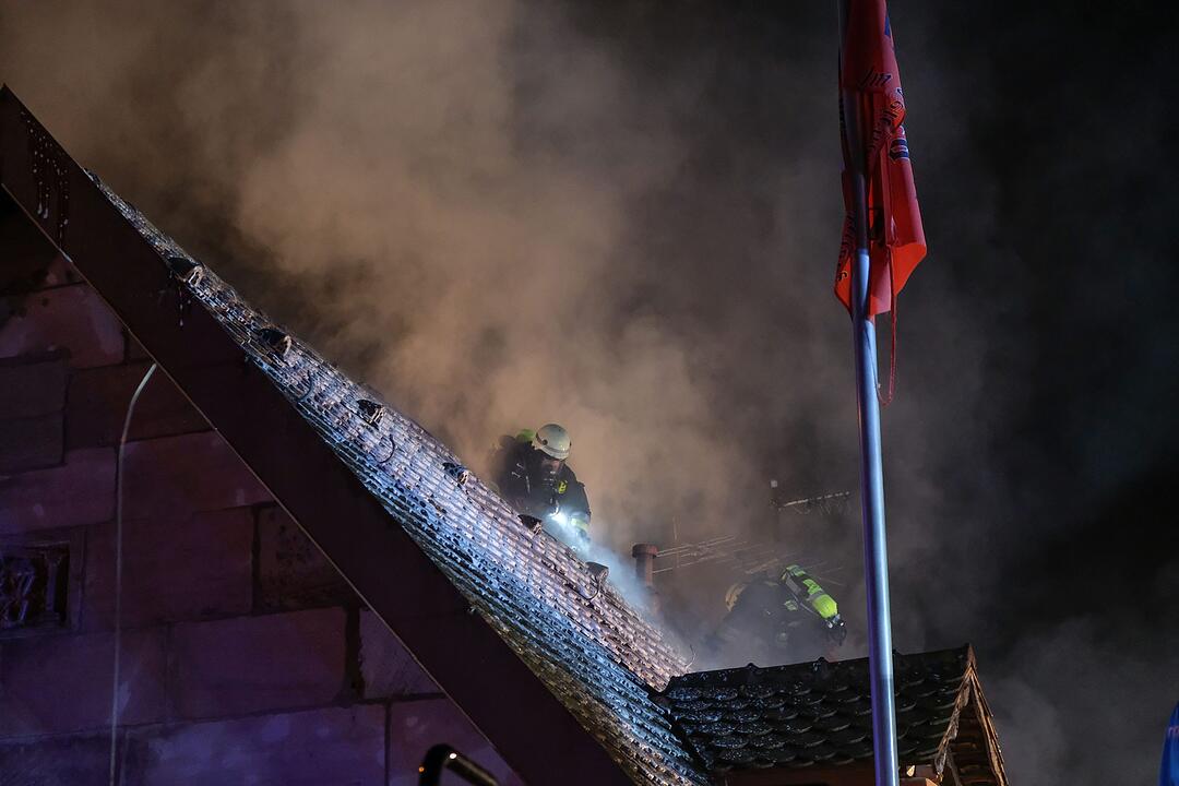 Nürnberger Gaststätte geht in Flammen auf: Anwohner evakuiert
