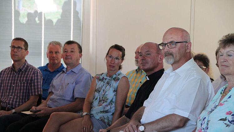 Viele Ehrengäste sind gekommen. Foto: Ulrike Müller