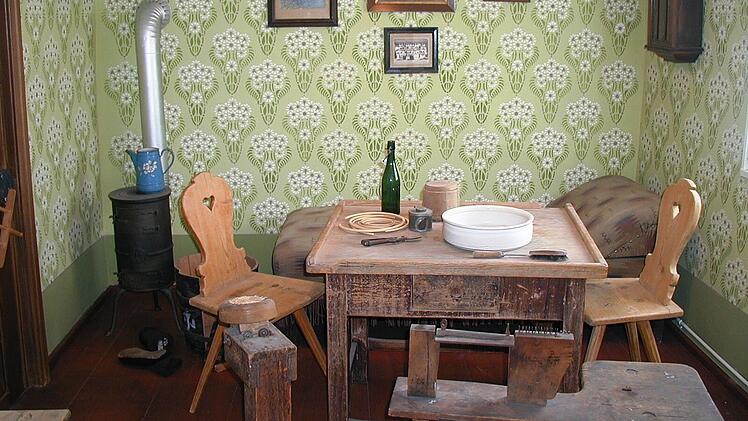 Das Deutsche Korbmuseum in Michelau zeigt eindrucksvoll die Geschichte, Handwerkskunst und kulturelle Bedeutung der Korbflechterei in einer Region, die eng mit diesem traditionellen Handwerk verbunden ist.