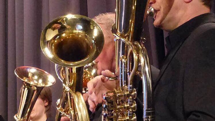 Die Gruppe der Bariton- und Tenorhornspieler.