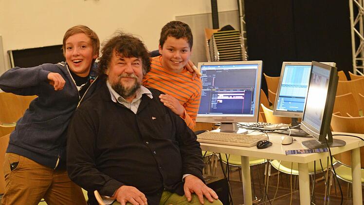 Spaß bei den Proben muss sein, finden Jonathan Hörburger und Jonathan Roller mit Erhard Bablok. Foto: Nikolas Pelke