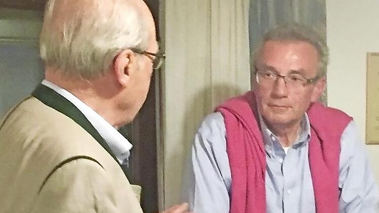 Dieter Galm, Leiter des Arbeitskreises Politik und Gesellschaft zusammen mit Dr. Reinhard Schaupp.  Foto: Edgar Hirt