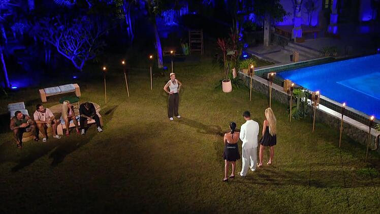 Drama! Denn die Verlierer m&uuml;ssen selbst entscheiden, wer von ihnen gehen muss. Nur Edith als Kapit&auml;nin wird nicht nominiert.