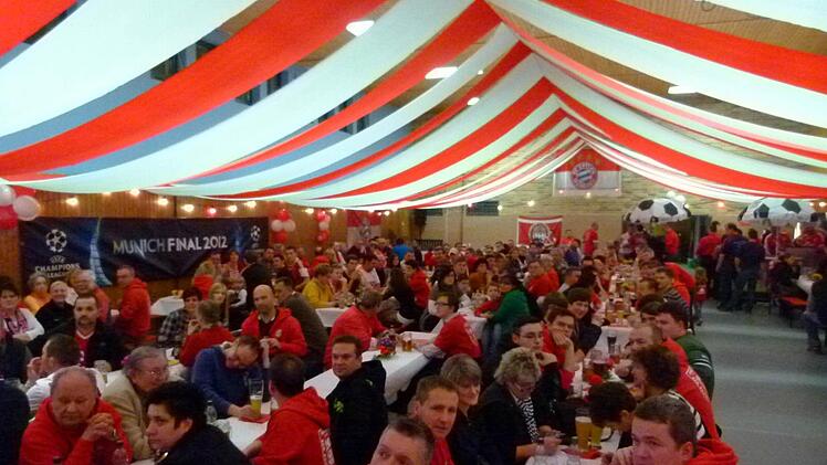 Der Bayern-Fanclub "Red Residenz 01 Coburg" (hier bei einer Versammlung) zählt fast 1000 Mitglieder. Foto: privat