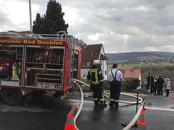 In Bad Bocklet brannte am Mittwochnachmittag das Dachgeschoss einer Garage. Ein Übergreifen der Flammen auf das nebenstehende Wohnhaus konnte die Feuerwehr verhindern. Verletzt wurde niemand.Alexander Marx
