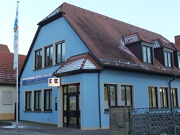 Die bisherige VR-Bank-Geschäftsstelle in Rattelsdorf wird wie die in Ebing und Mürsbach in einigen Monaten aufgelöst - dafür kommt ein Servicepoint im neuen Ärztehaus. Foto: Stefan Fößel