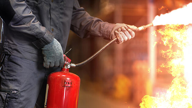 Feuerlöscher, Feuer löschen