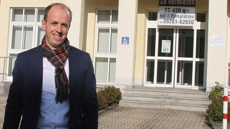 Peter Weisbrich, selbst Diplom-Ingenieur der Biomedizintechnik(FH) hofft, dass die Genehmigungen für die geplanten Umbauten bald vorliegen. Noch in diesem Jahr soll die Umgestaltung der ehemaligen Büroräume vonstatten gehen, ab März soll bereits der Betrieb aufgenommen werden. Foto: Sonja Adam