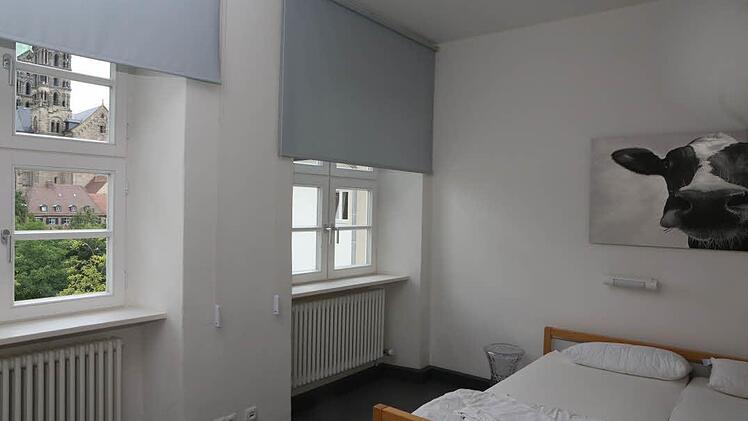 . . . ebenso wie ein Raum mit einem Doppelbett.Foto: Barbara Herbst