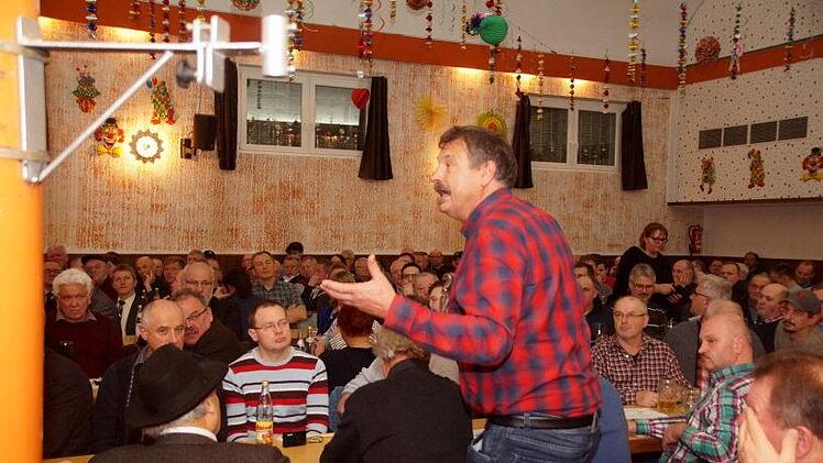 Dieter Laufer aus Lisberg übte im Namen von LSV heftige Kritik am BBV und den Politikern. Joseph Beck