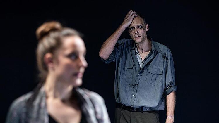 Szene aus "Draußen vor der Tür" im Coburger Theater in der ReithalleFoto: Annemone Taake