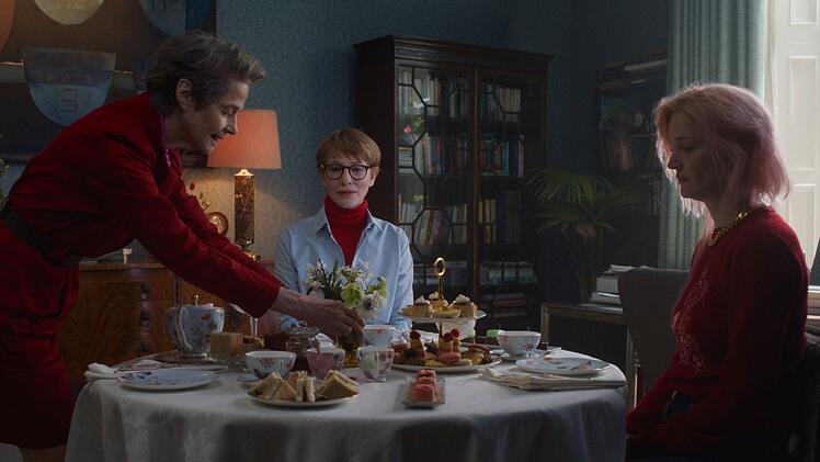 "Father Mother Sister Brother" mit Krieps (rechts) in einer Hauptrolle ist ab sofort in den deutschen Kinos zu sehen.