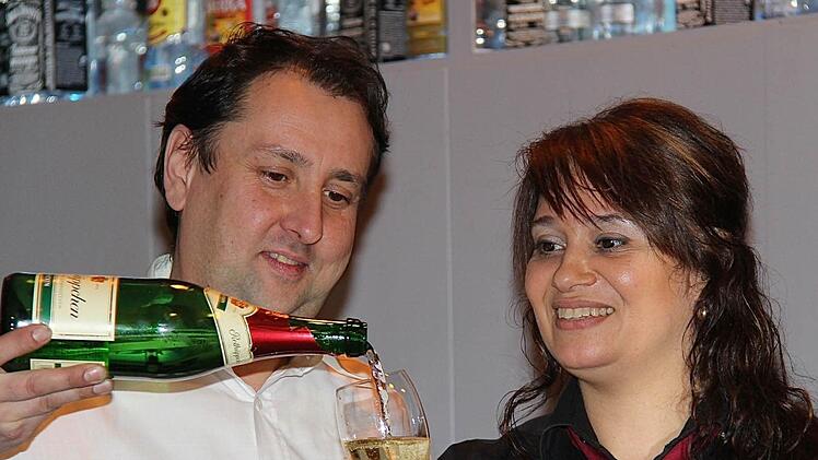 Das Wirtsehepaar Dominik und Ana Krzysteczko schenkte in der Georgi-Kurhalle aus.