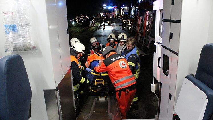 Szenario: Verkehrsunfall mit mehreren Verletzten. Feuerwehren und Rotes Kreuz &uuml;bten gemeinsam. Foto: Sebastian Gerr