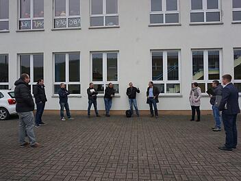Im Zuge der Sanierung der Grundschule Zeitlofs werden neue Fenster  eingebaut. Der Bauausschuss beriet über die Gestaltung. Foto: Marion Eckert