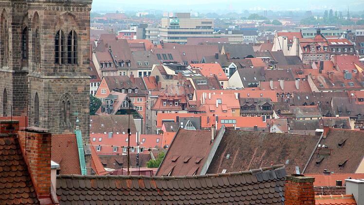 Nürnberg: Energiesparmaßnahmen in der Stadt - Beleuchtung, Heizungen und Öl