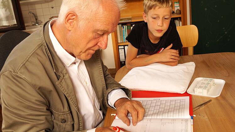 ADHS-Behandlung: Dr. Schmincke im Gespräch mit einem Patienten