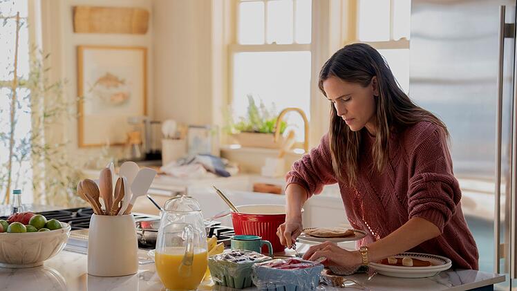 Hollis Shaw (Jennifer Garner) ist eine erfolgreiche K&ouml;chin und Foodbloggerin, doch seit dem Tod ihres Mannes findet sie wenig Freude an ihrem Beruf.