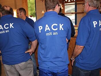 "Pack mit an" steht auf den T-Shirts. Das Handwerk im Landkreis hat dieses Motto aufgegriffen und will junge Leute für eine Ausbildung gewinnen. Fotos: Heike Beudert