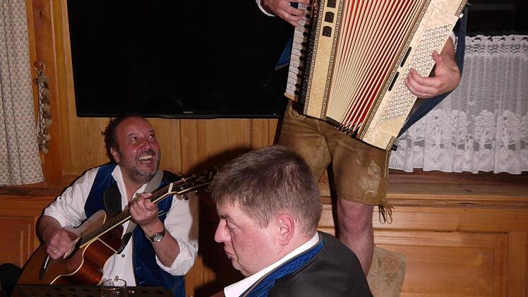 A echte Gaudi: das Wirtshaussingen in Ebersdorf bei Coburg. Foto: Berthold Köhler