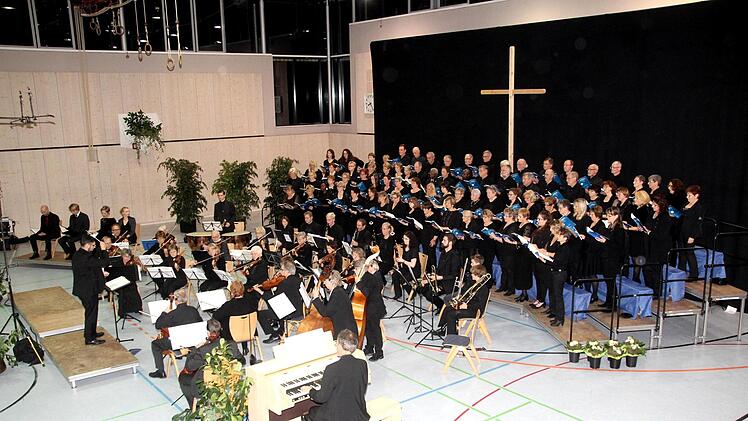 Chor, Orchester und Solisten zeigten eine beeindruckende Leistung. Richard Sänger