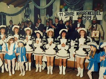 1989 gab es nur die Prinzengarde des Narrenkübels, die aus sieben Mädchen bestand. Foto: Thomas Weichert