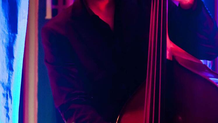 Joel Locher am Kontrabass