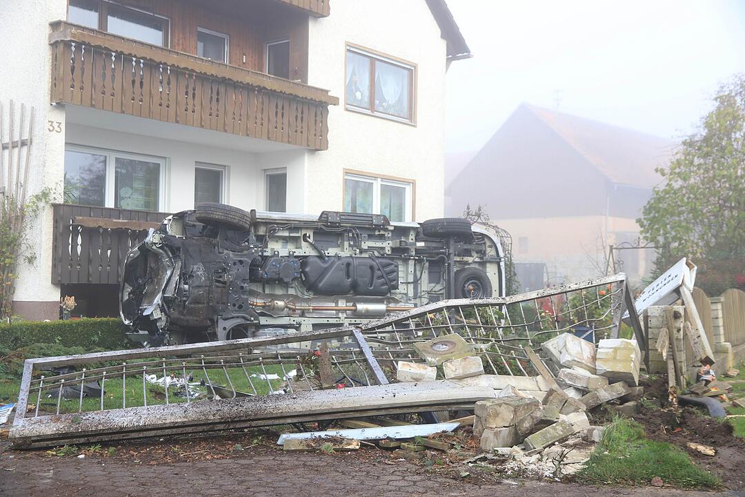 Landkreis Forchheim: Transporter landet in Garten