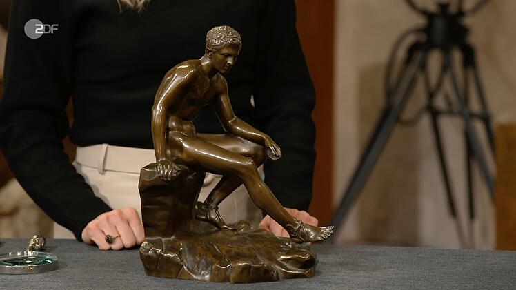 Als weiteres Objekt der Sendung wurde eine Hermes-Figur von Bianca Berding auf 700 bis 900 Euro gesch&auml;tzt.