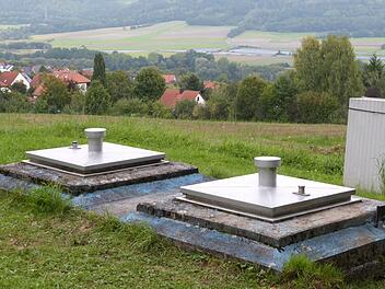 Am Hochbehälter "Kernshölzla" beziehungsweise in der Zuleitung scheint das Untersteinacher Trinkwasser-Problem zu liegen. Dies haben die jüngsten Maßnahmen ergeben.BR-Archiv/Werner Reßaus