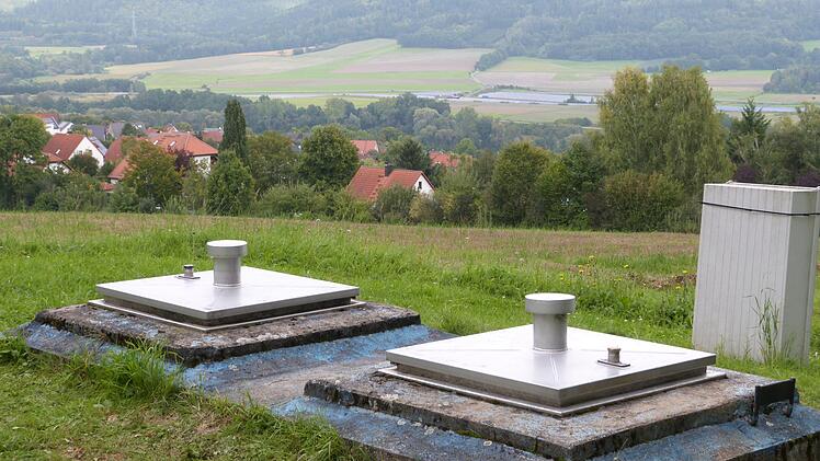 Am Hochbehälter "Kernshölzla" beziehungsweise in der Zuleitung scheint das Untersteinacher Trinkwasser-Problem zu liegen. Dies haben die jüngsten Maßnahmen ergeben.BR-Archiv/Werner Reßaus