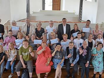 9000 Euro haben die "Berndorfer Kirchenmäuse" für soziale Zwecke gespendet. Foto: Andrea Hofmann